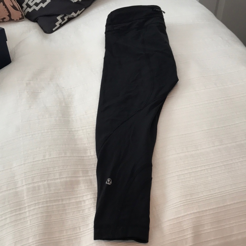 Lululemon black cropped legging